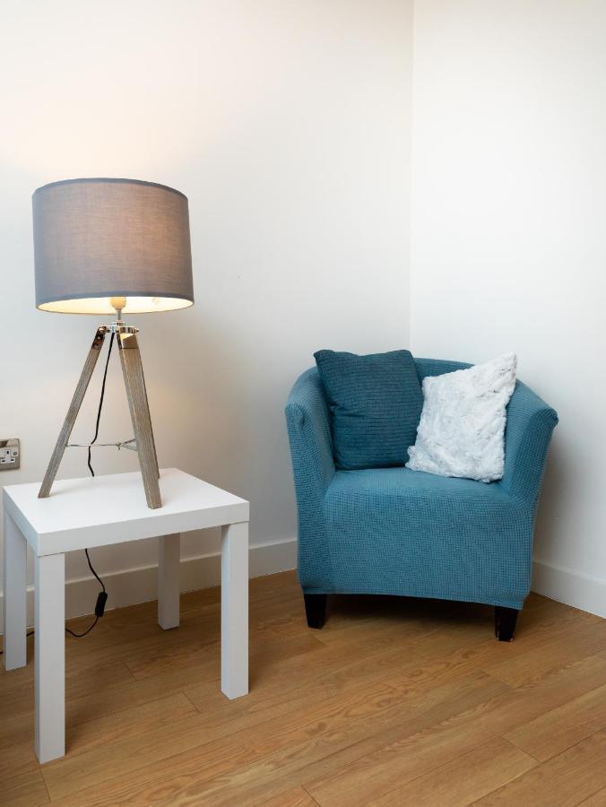 Stylish City Centre Apartment - Home From Home With Fully-Equipped Kitchen, Smart Tv, Netflix, Superfast Wifi, Free Parking, Self Check-In - By Brightleap Apartments Milton Keynes Exterior foto