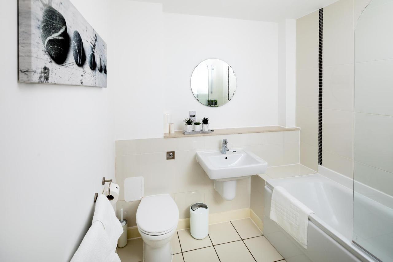 Stylish City Centre Apartment - Home From Home With Fully-Equipped Kitchen, Smart Tv, Netflix, Superfast Wifi, Free Parking, Self Check-In - By Brightleap Apartments Milton Keynes Exterior foto